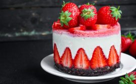 Loisirs en famille : pourquoi ne pas tenter la préparation d'un bon fraisier ?